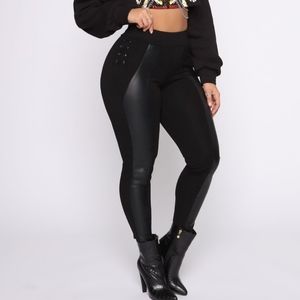Leggings with a splash of faux leather contrast. (M)